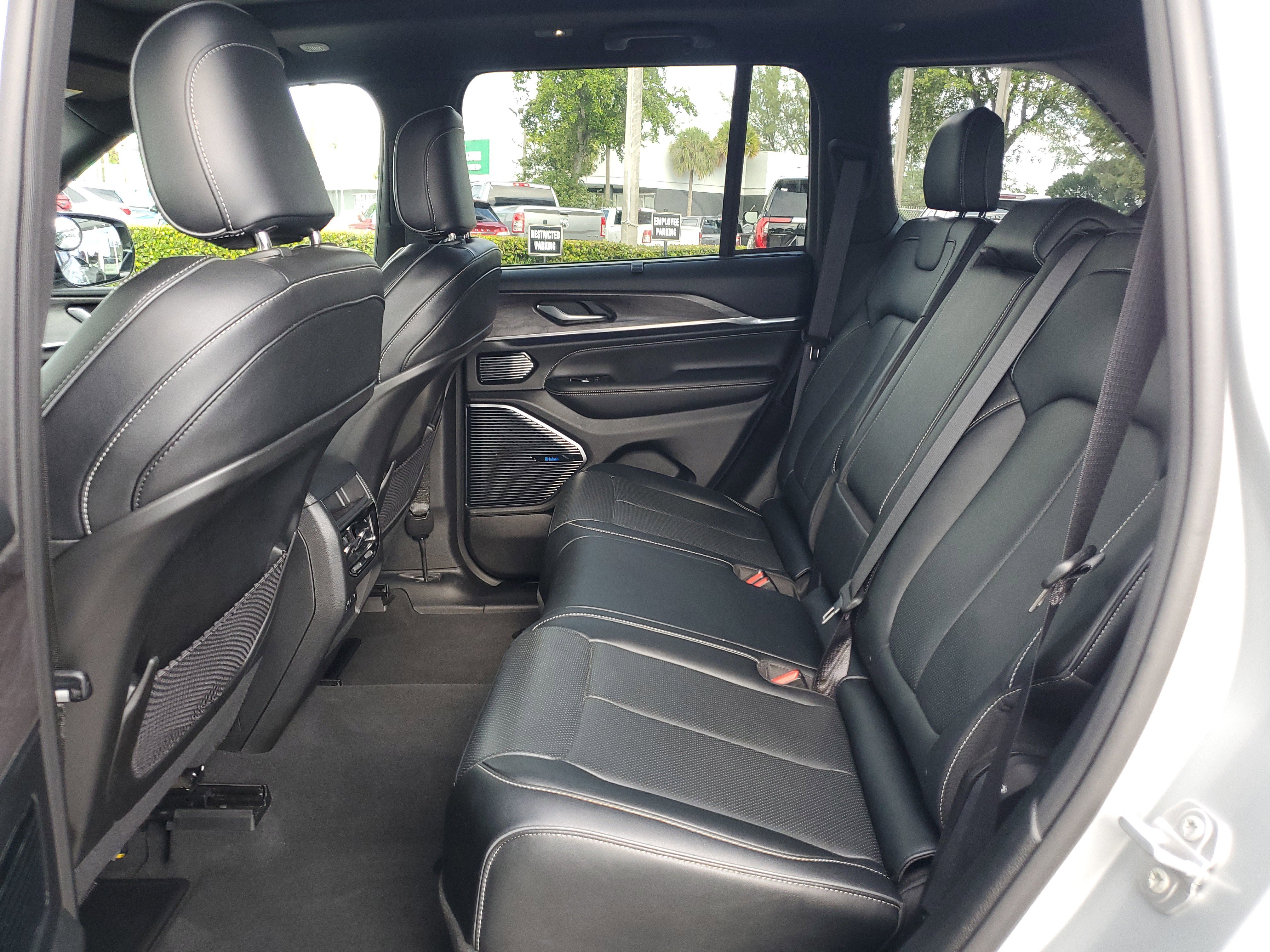 Used 2022 Jeep Grand Cherokee Overland image 15