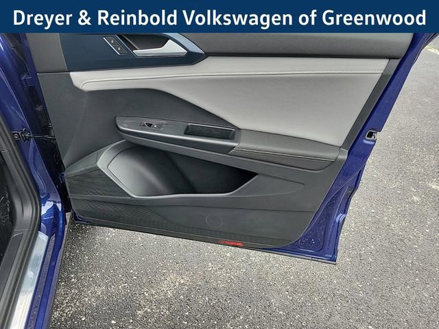 New 2024 Volkswagen Taos SE image 28