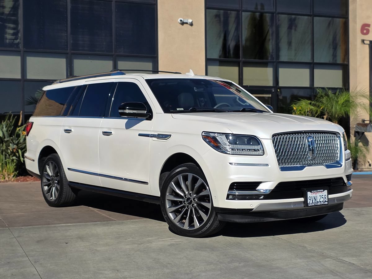 Used 2018 Lincoln Navigator L Select w/ Technology Package RWD image 3
