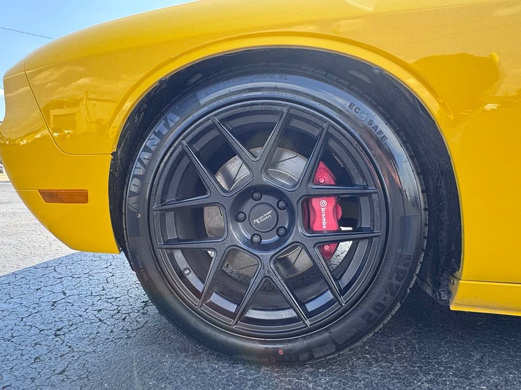 Used 2010 Dodge Challenger SRT8 w/ SRT Option Group II RWD image 9