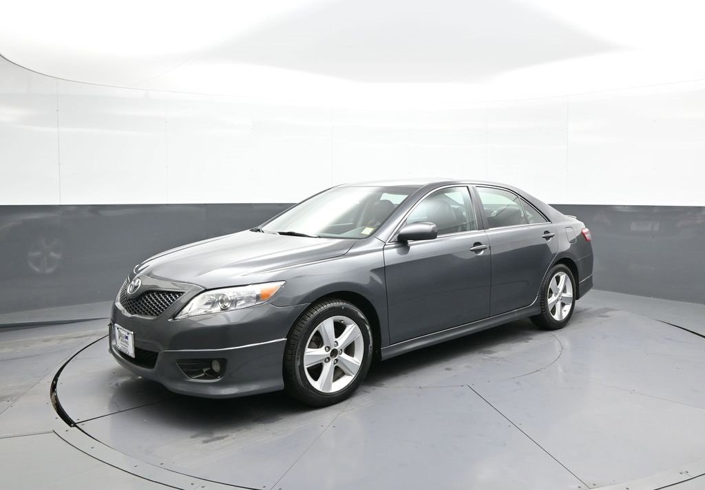 Used 2011 Toyota Camry SE image 1