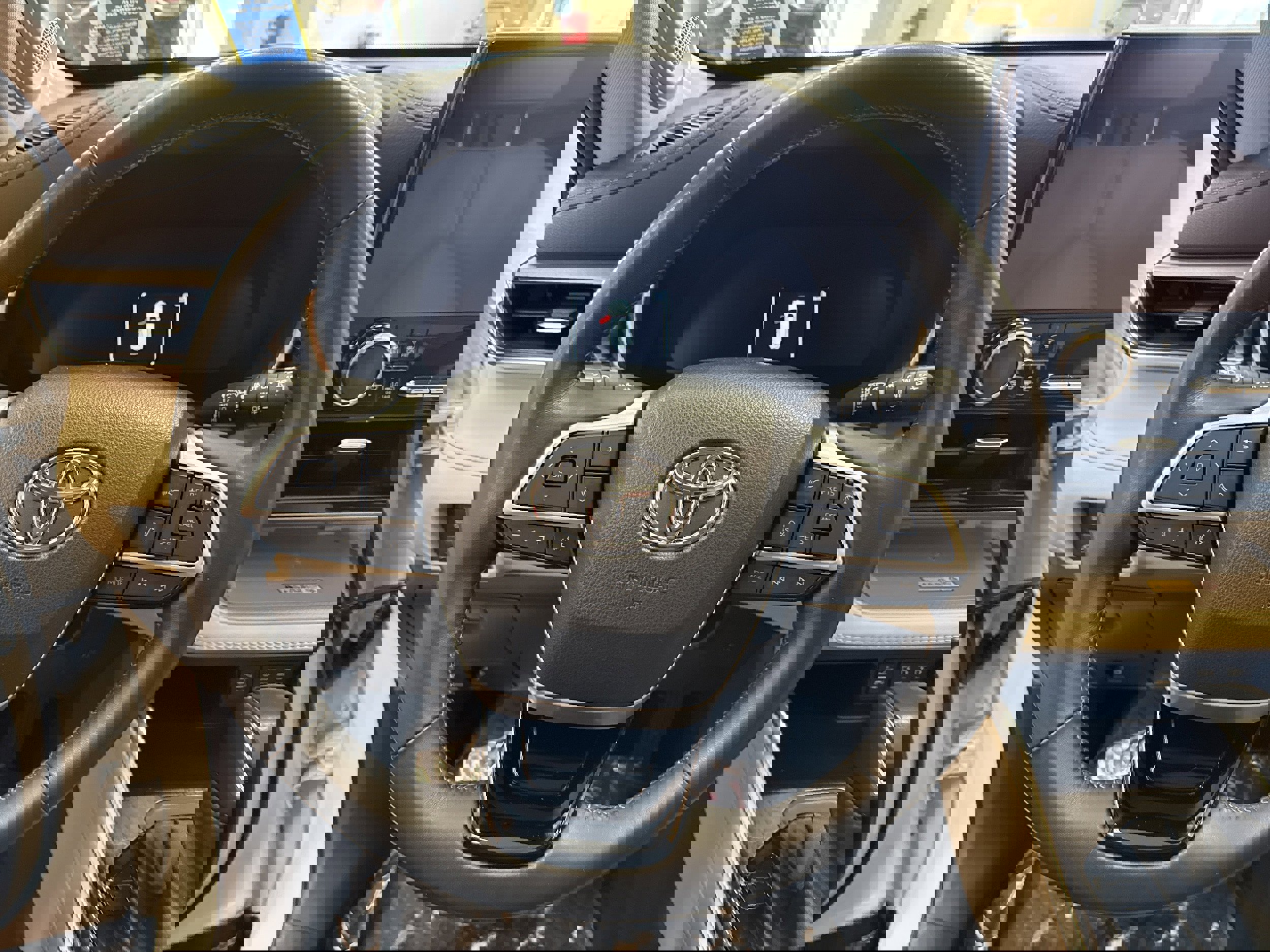 Used 2023 Toyota Highlander Limited image 36