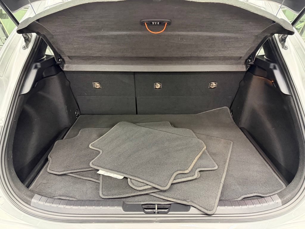 Used 2020 Toyota Corolla SE w/ Carpet Mat Package FWD image 41