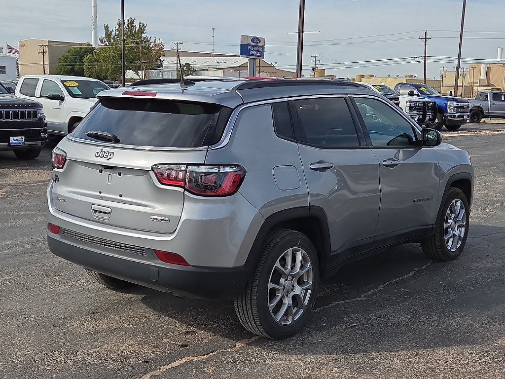 Used 2024 Jeep Compass Latitude AWD/4WD image 5
