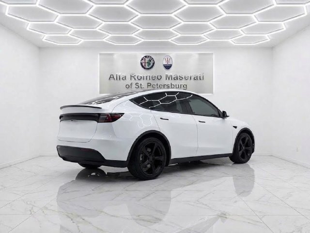 Used 2026 Tesla Model Y Long Range RWD image 5