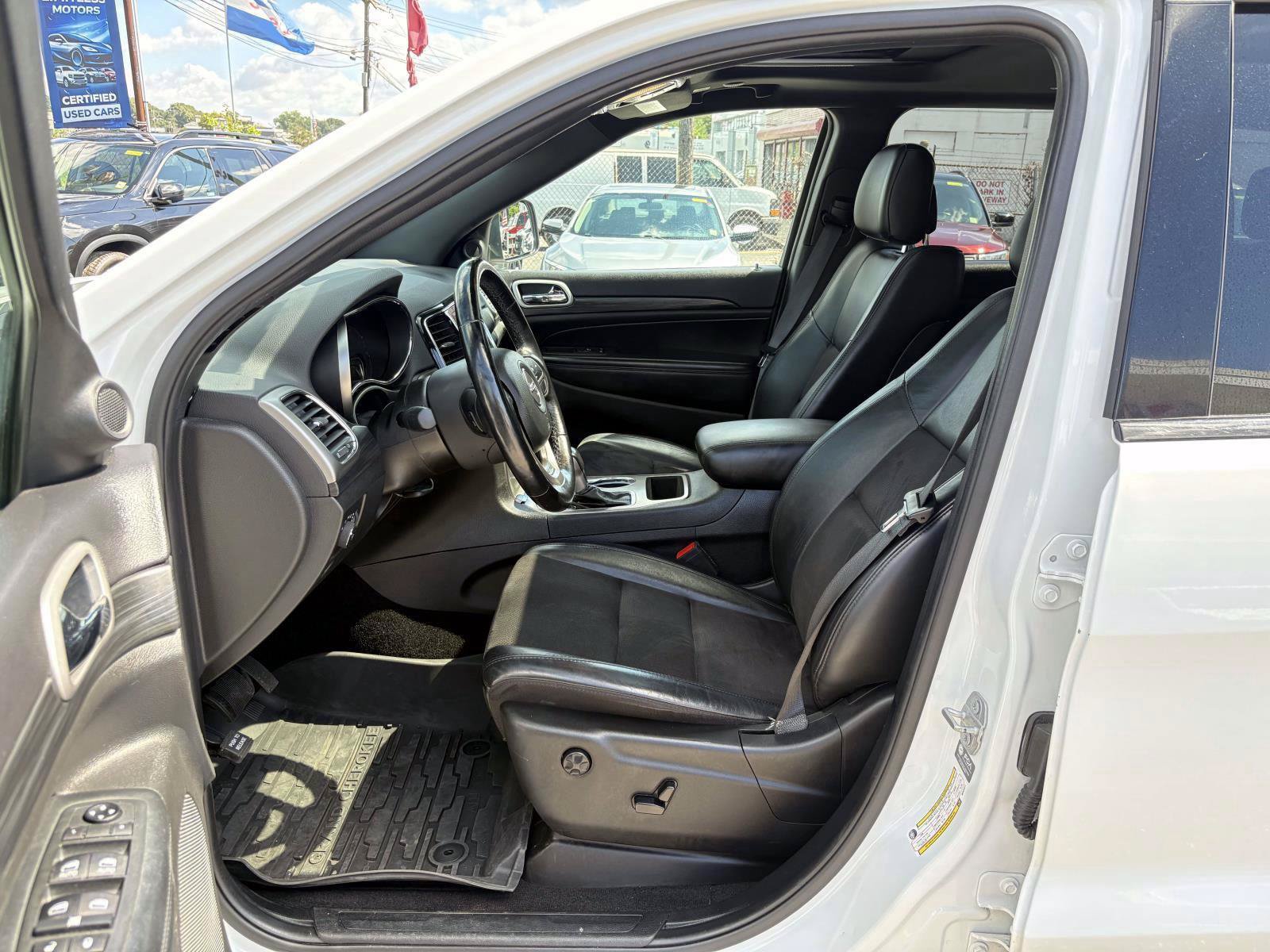 Used 2021 Jeep Grand Cherokee Laredo X AWD/4WD image 20