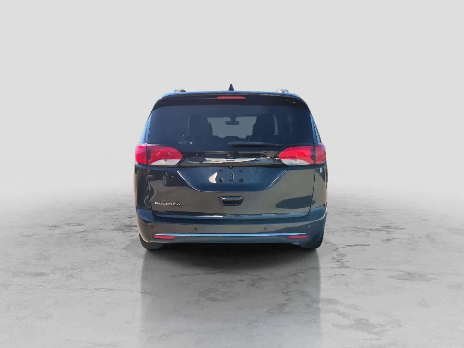 Used 2018 Chrysler Pacifica Touring-L Plus FWD image 7