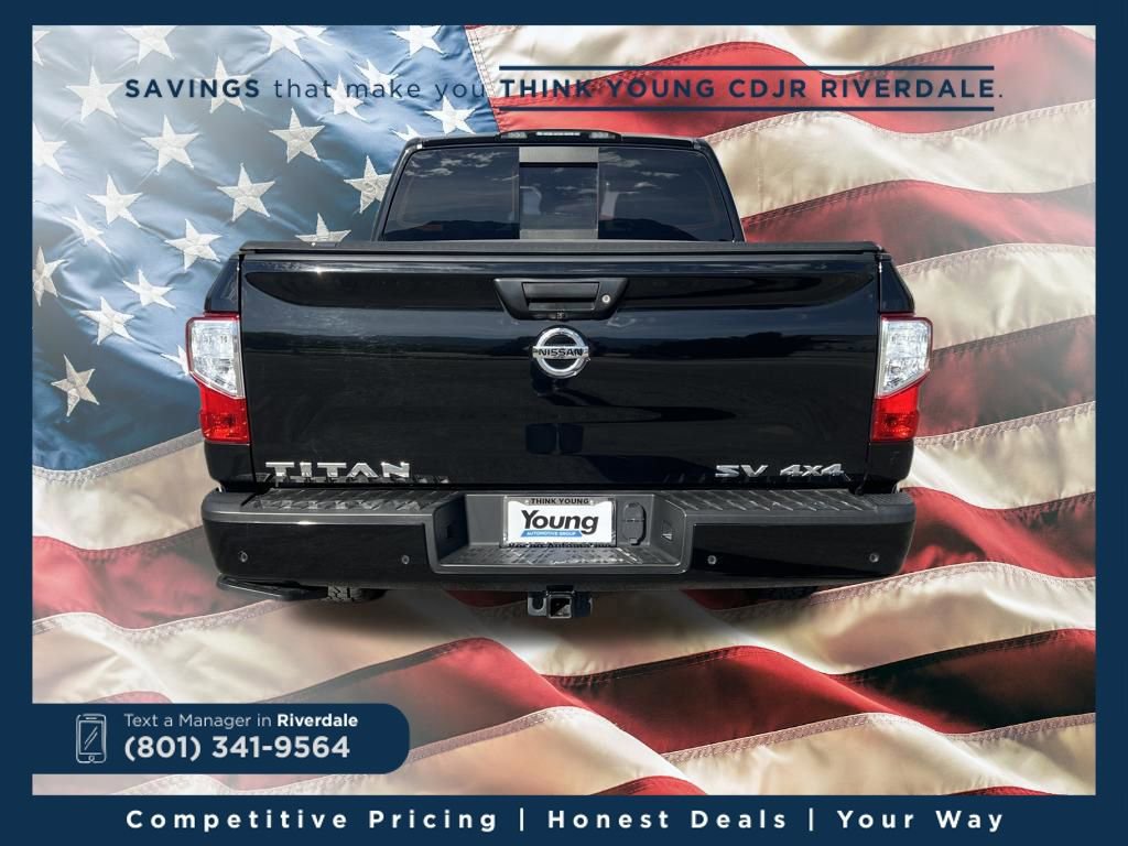 Used 2021 Nissan Titan SV w/ SV Convenience Package image 4