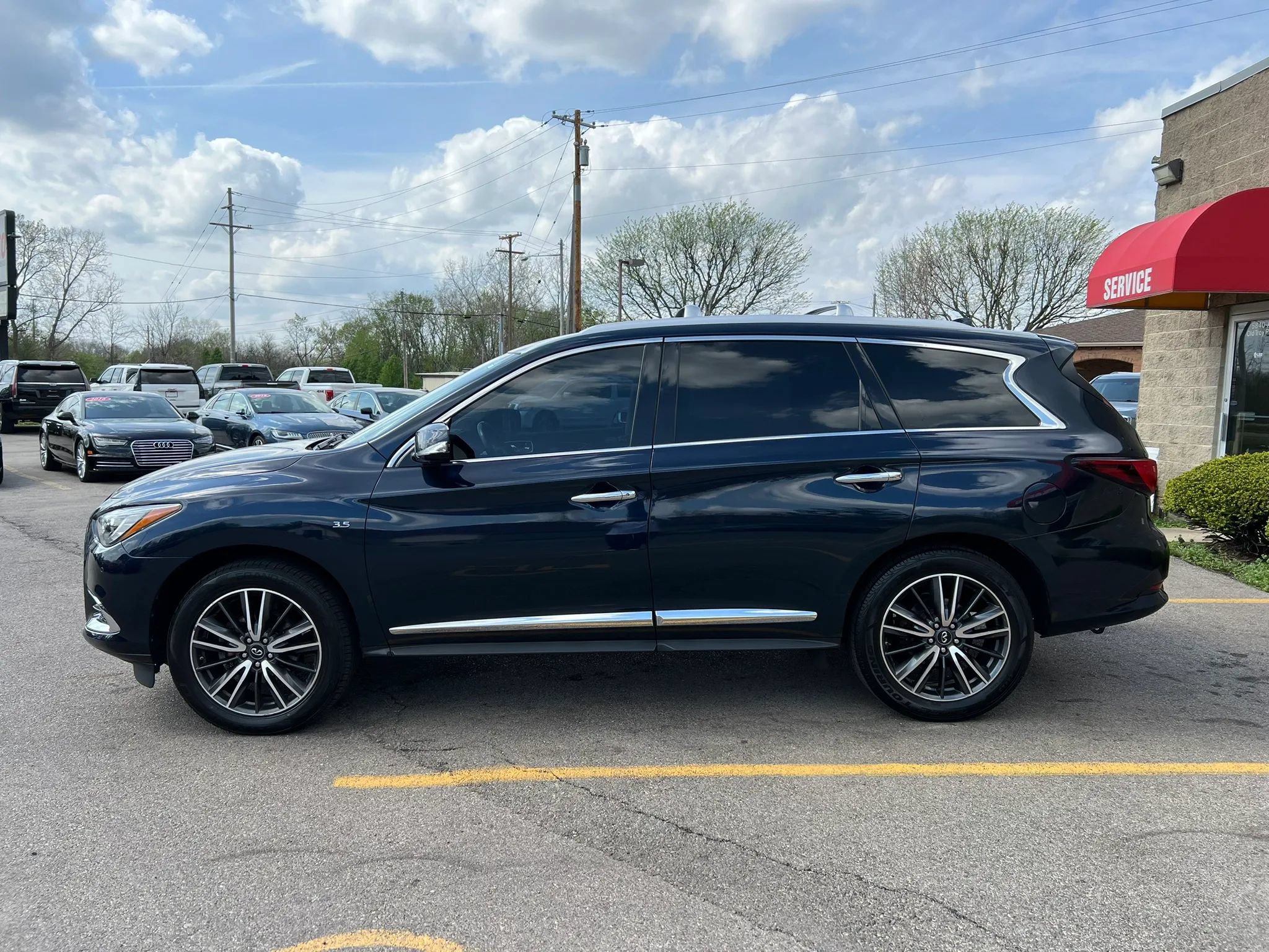 Used 2019 INFINITI QX60 Luxe w/ Sensory Package AWD/4WD image 8