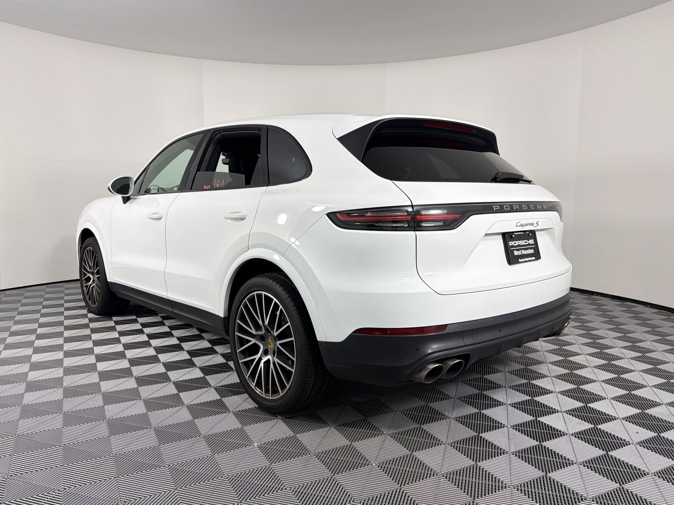 Certified 2019 Porsche Cayenne S image 3
