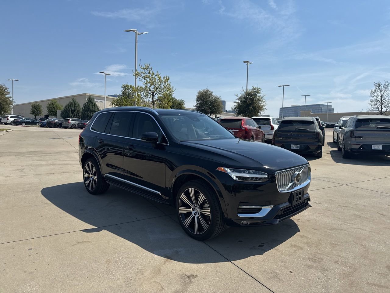 Used 2025 Volvo XC90 B6 Ultra w/ Lounge Package image 3