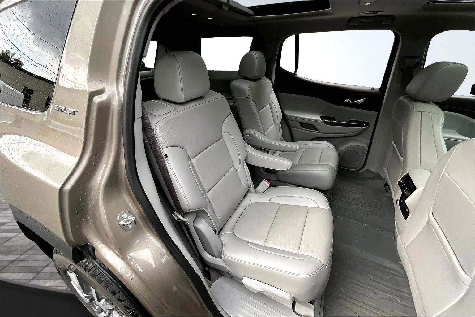 Used 2022 GMC Acadia SLT w/ Technology Package image 28