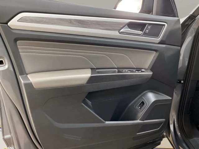 Used 2023 Volkswagen Atlas Cross Sport SE AWD/4WD image 29