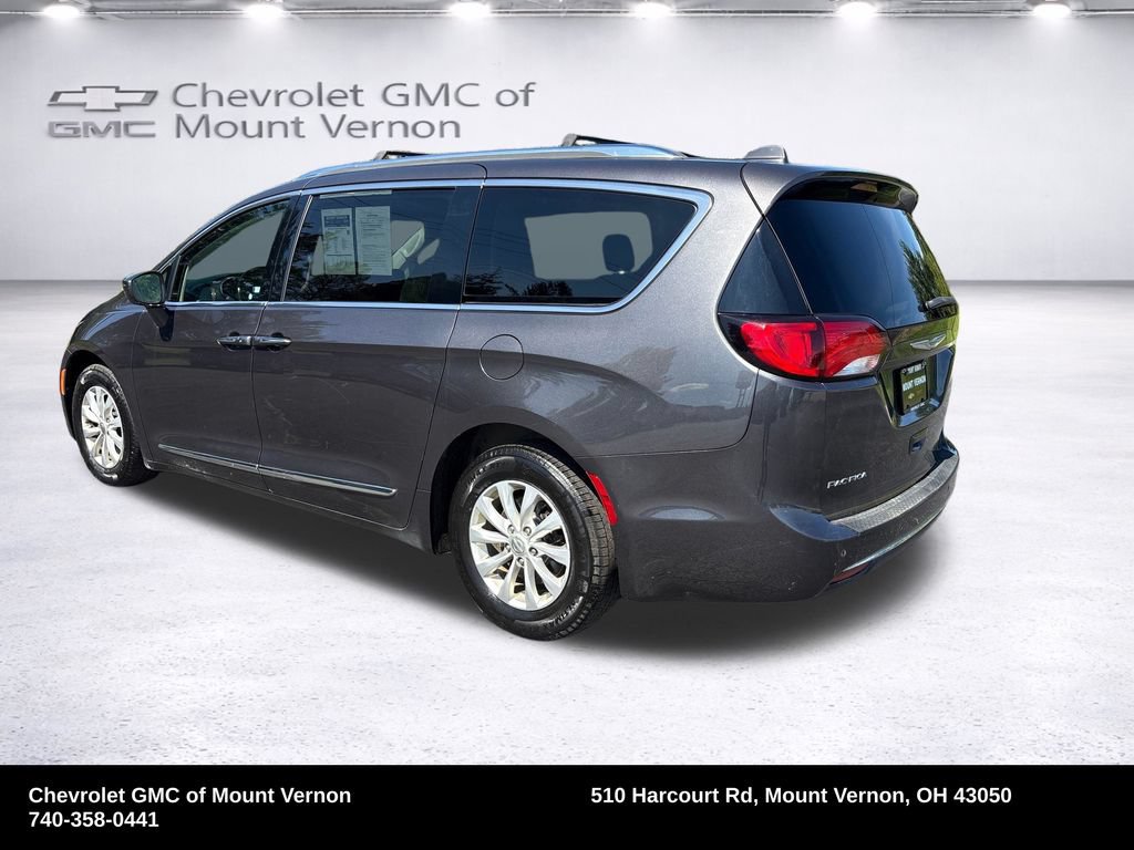 Used 2018 Chrysler Pacifica Touring-L Plus FWD image 3