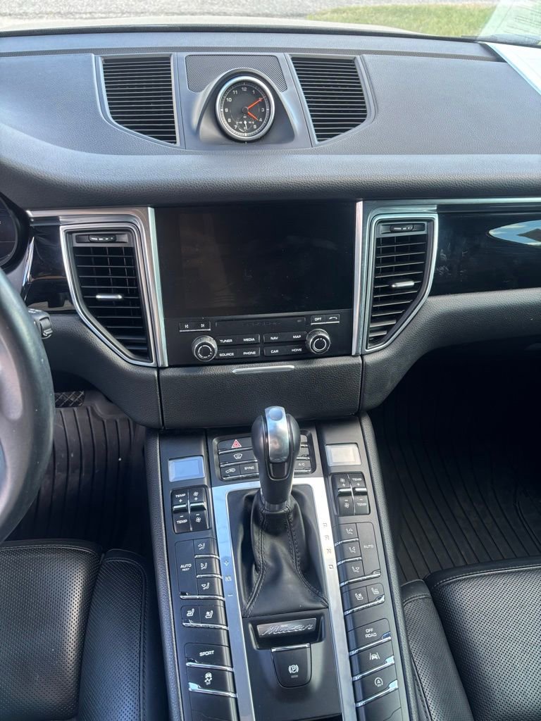Used 2018 Porsche Macan Sport Edition image 19