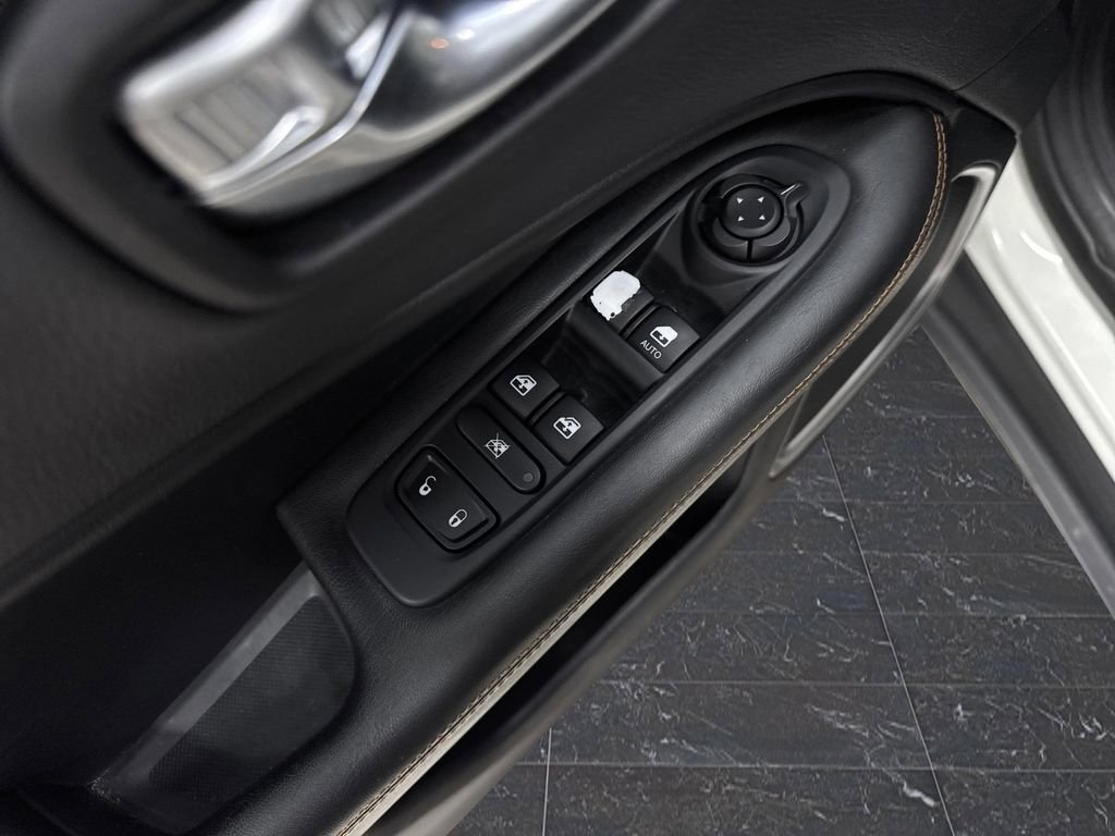 Used 2020 Jeep Compass Limited image 28