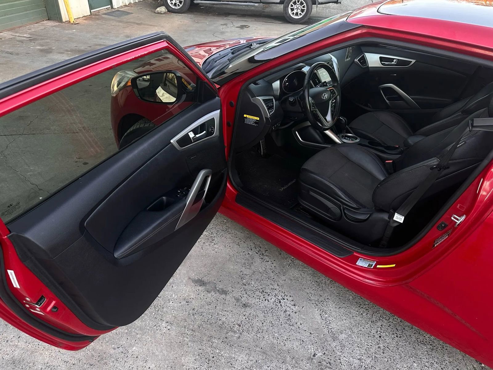 Used 2014 Hyundai Veloster w/ Technology Package 03 image 8