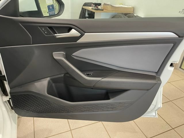 Used 2025 Volkswagen Jetta SE FWD image 20