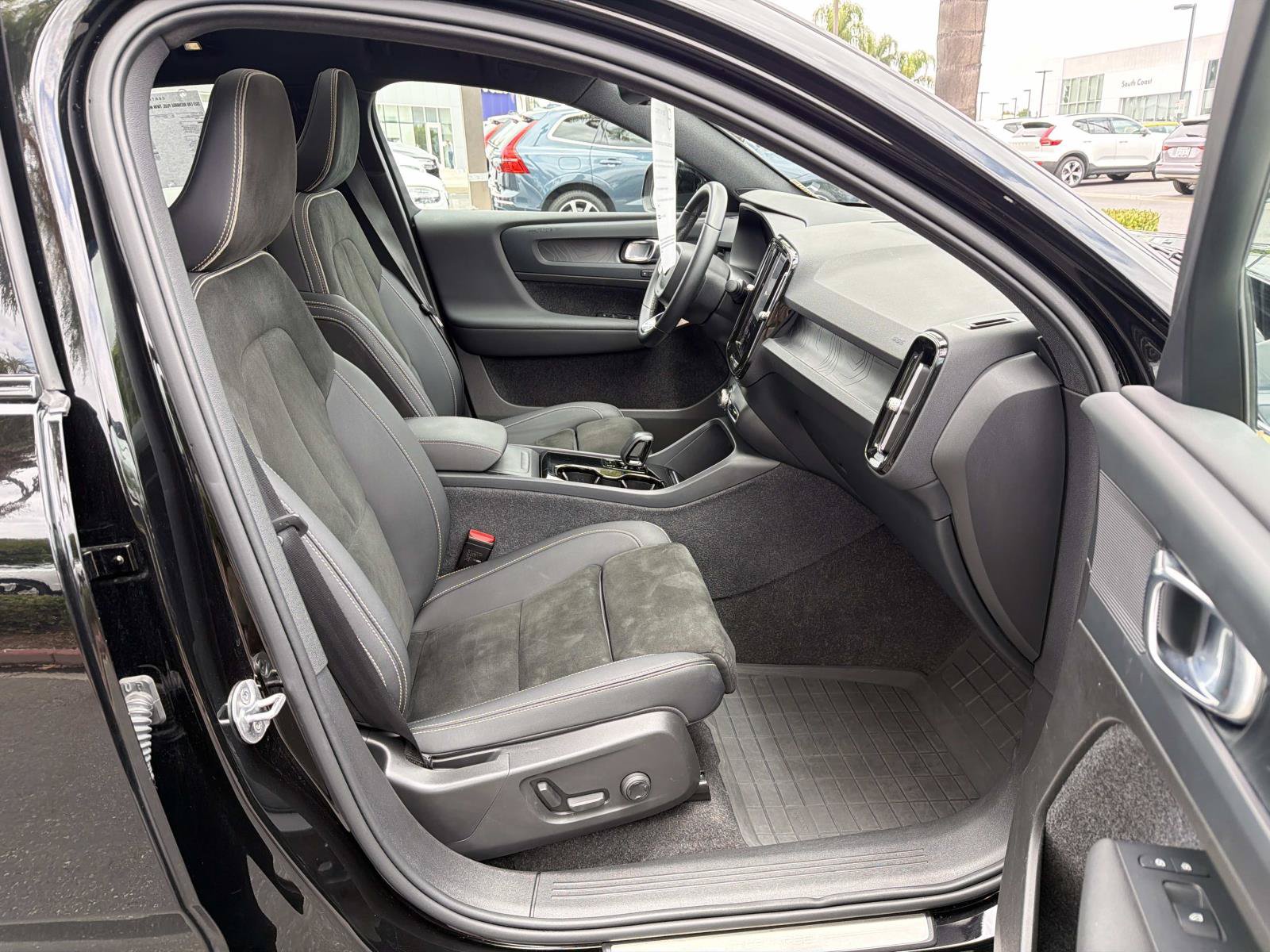 Certified 2023 Volvo C40 P8 Recharge Plus w/ Protection Package Premier AWD/4WD image 26