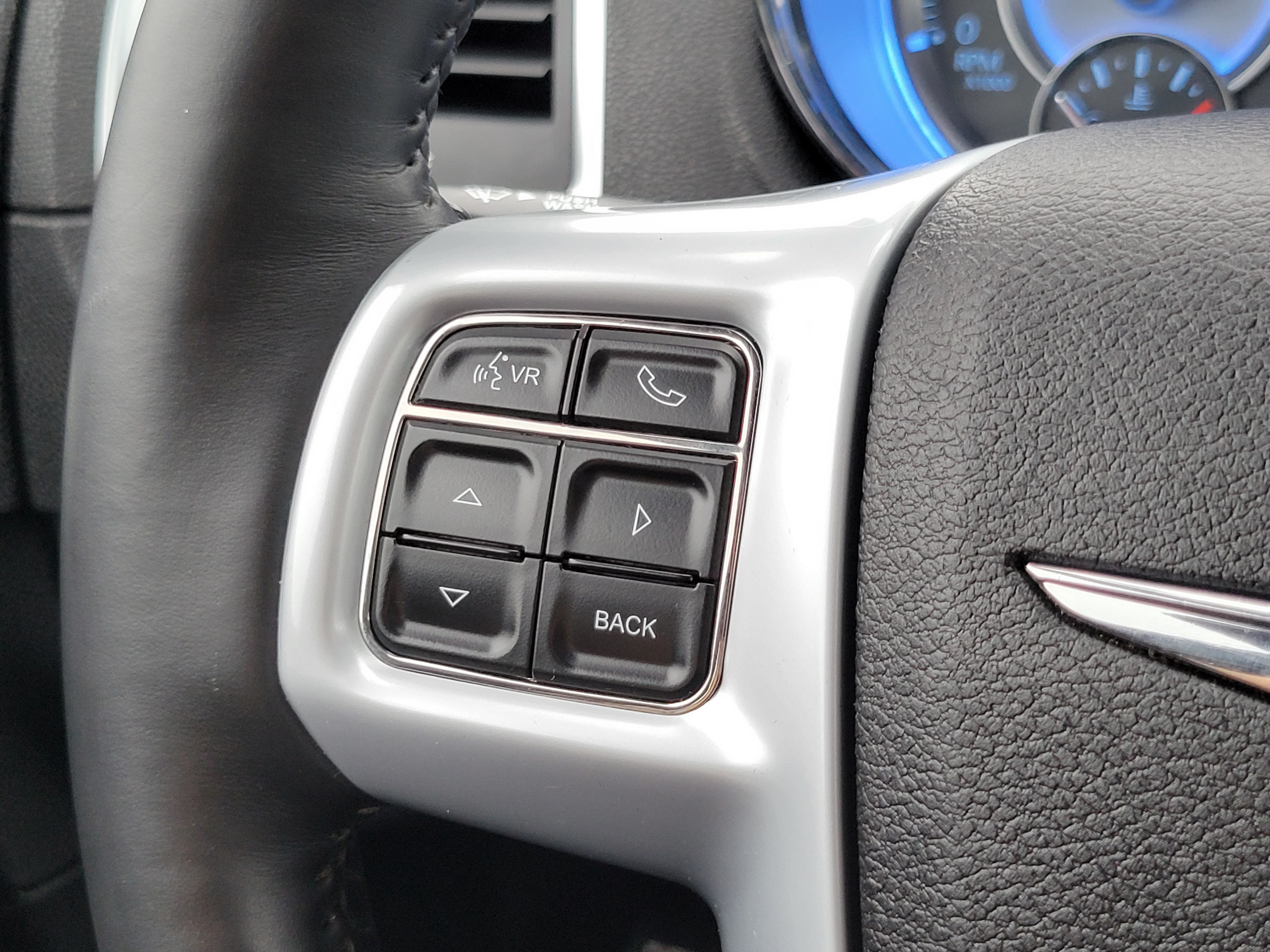 Used 2014 Chrysler 300 C RWD image 12