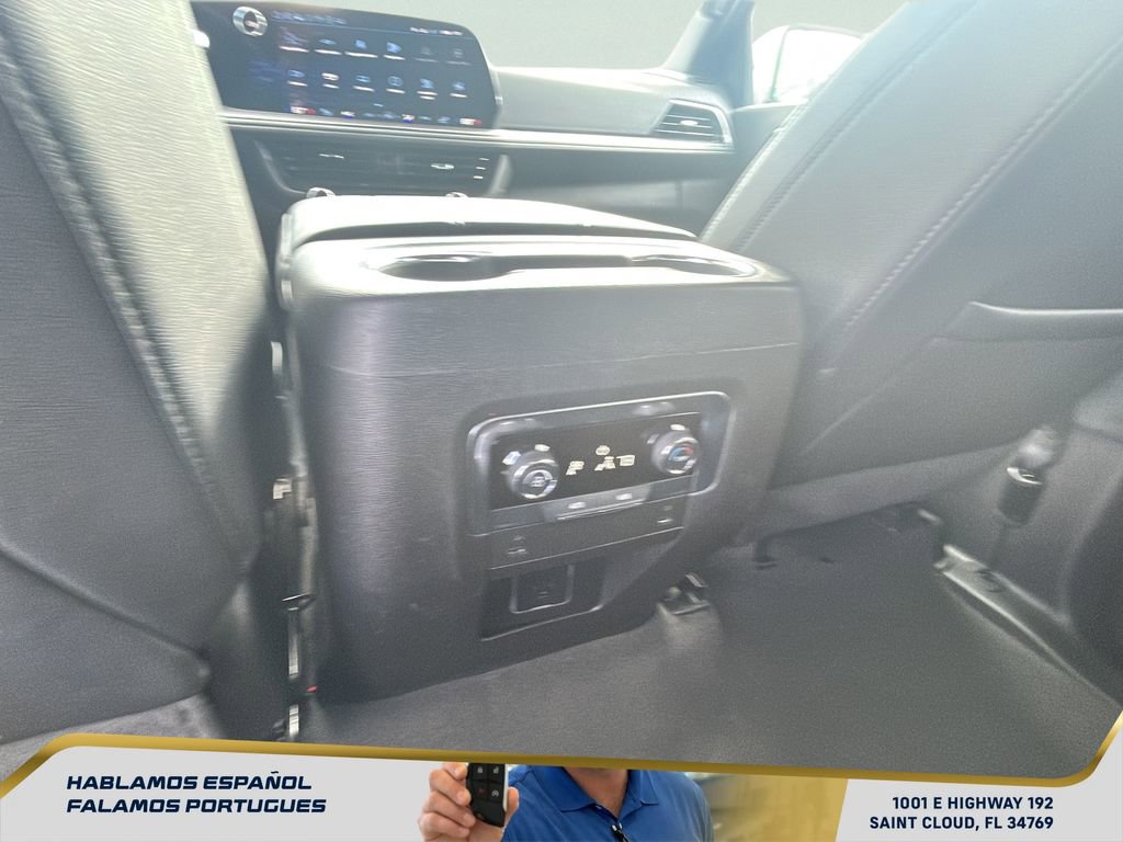 Used 2025 Chevrolet Suburban Z71 image 27