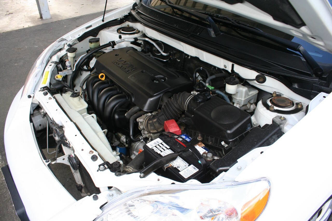 Used 2005 Toyota Matrix FWD image 10