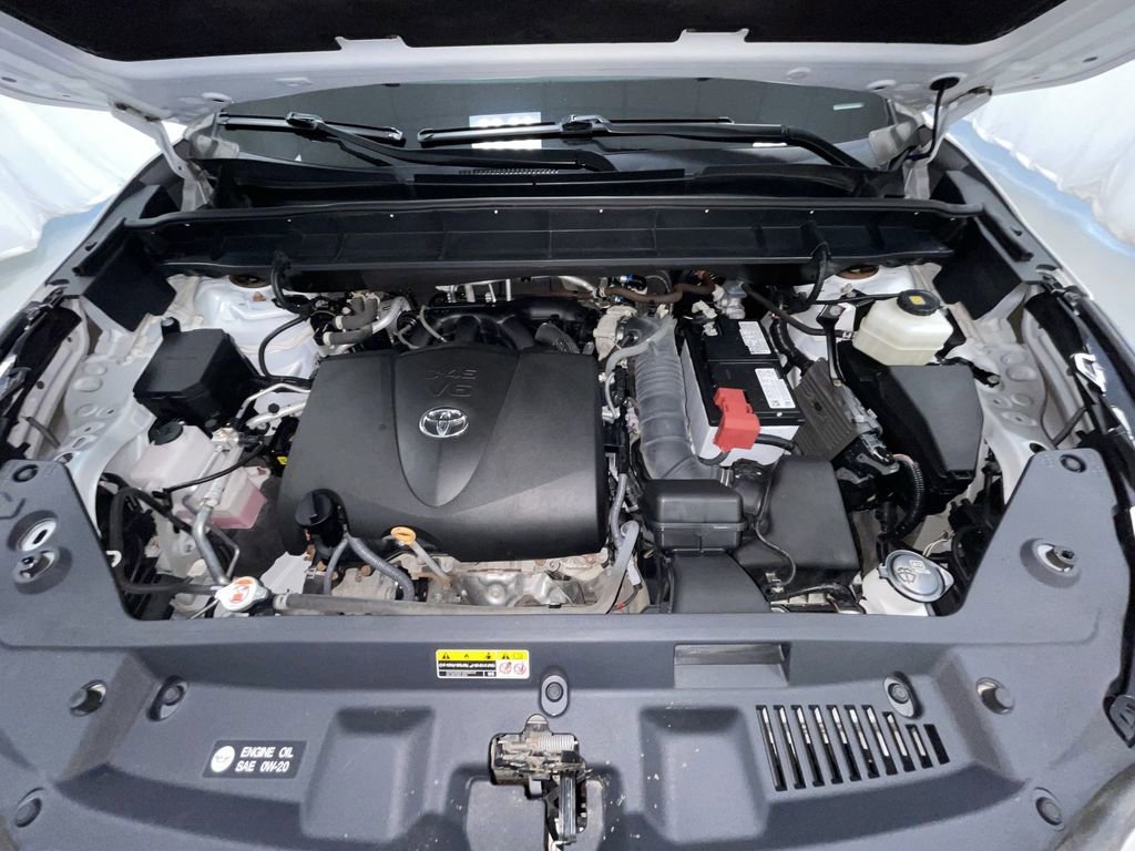 Used 2022 Toyota Highlander XLE image 16
