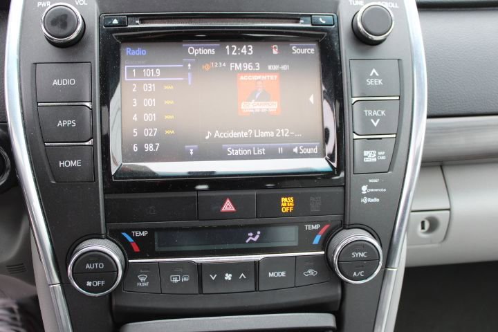 Used 2015 Toyota Camry XLE w/ Moonroof Package FWD image 15
