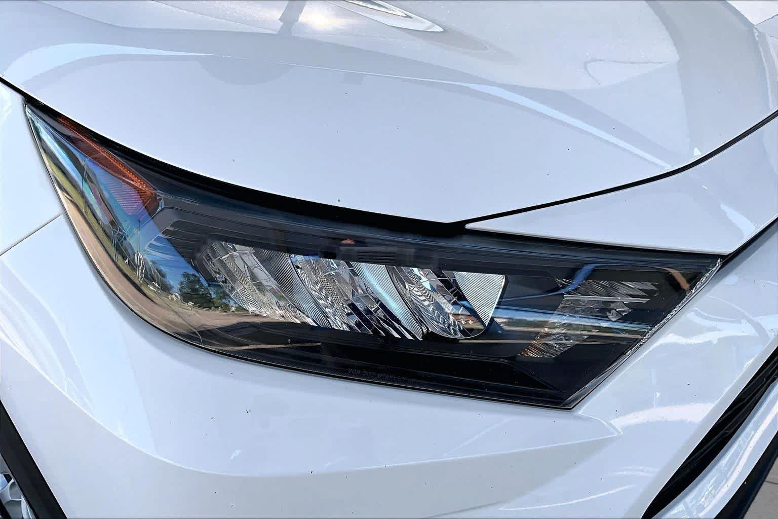 Used 2021 Toyota RAV4 LE AWD/4WD image 28