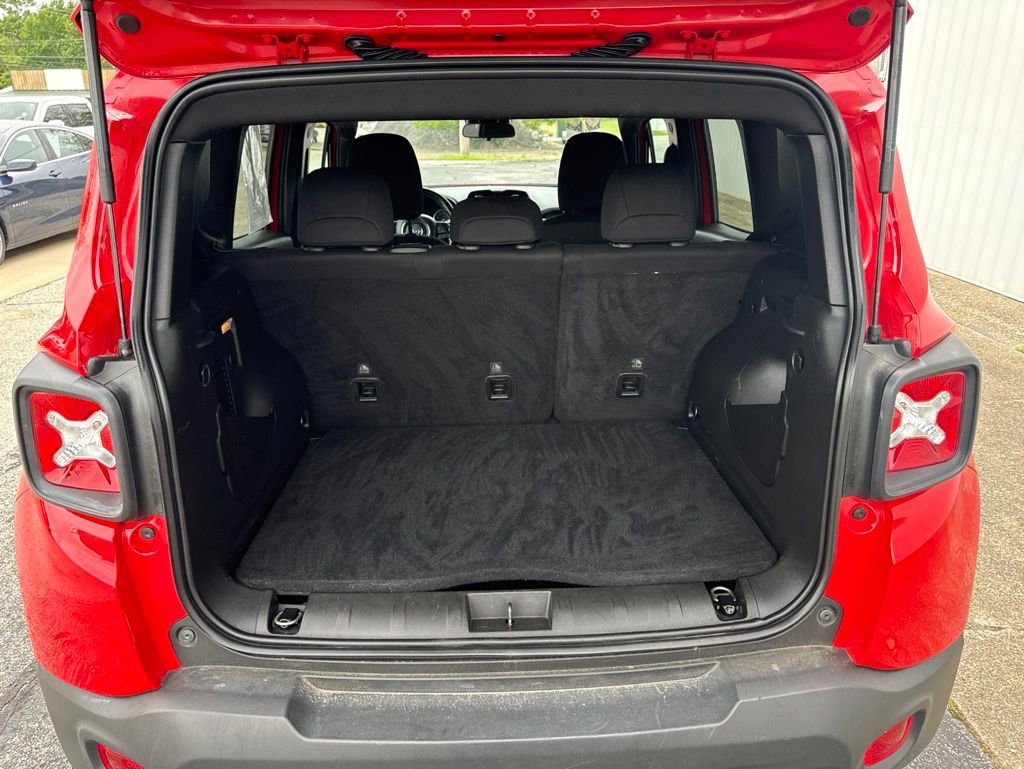 Used 2022 Jeep Renegade Altitude AWD/4WD image 4