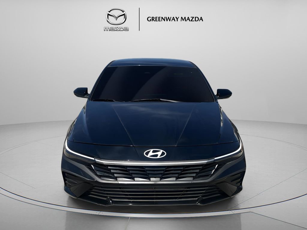 Used 2025 Hyundai Elantra Sport image 2