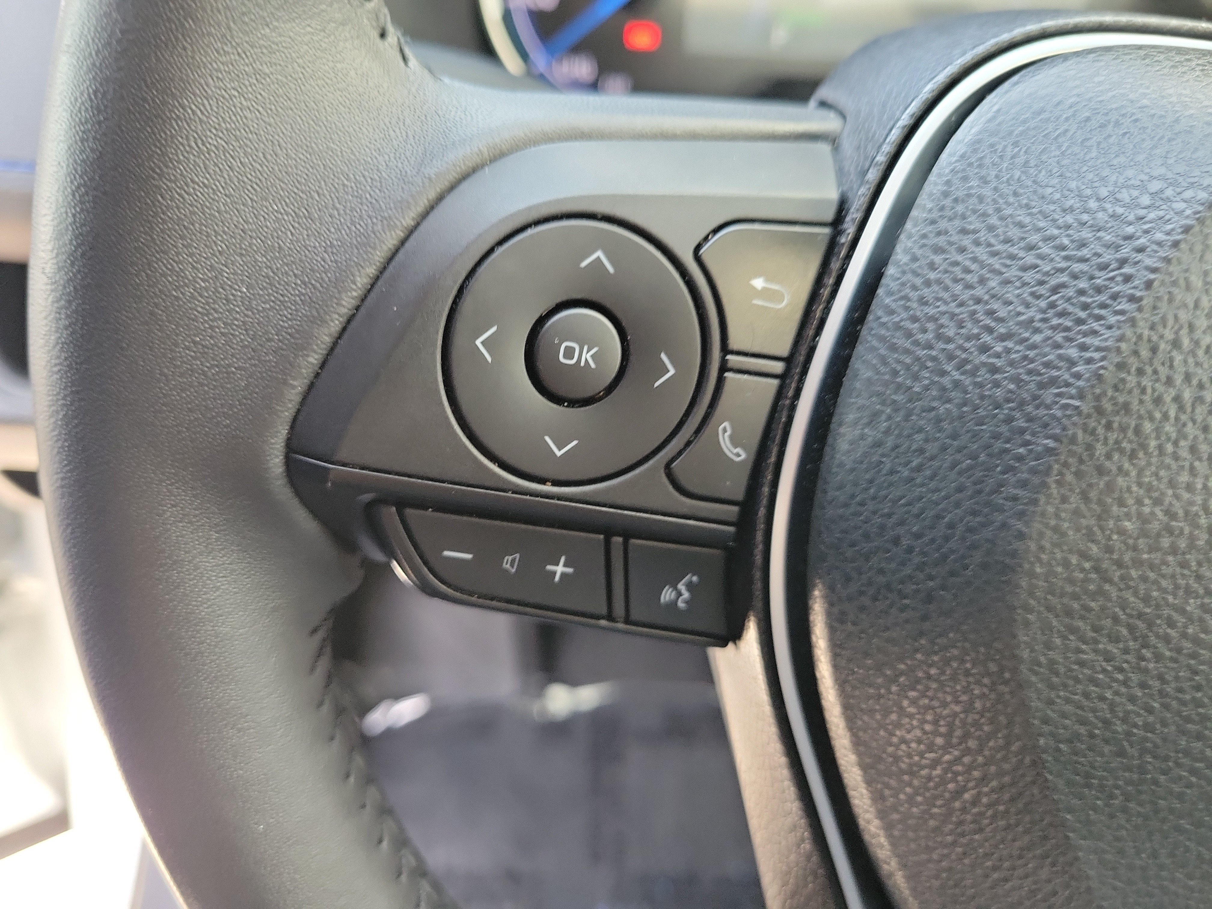 Used 2024 Toyota RAV4 XSE AWD/4WD image 28
