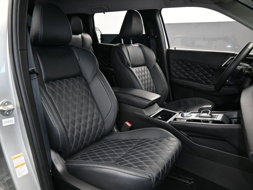 Used 2023 Mitsubishi Outlander SEL image 53