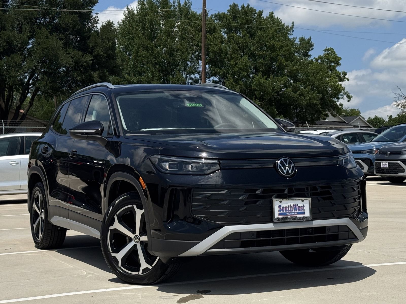 New 2026 Volkswagen Tiguan SE FWD image 2