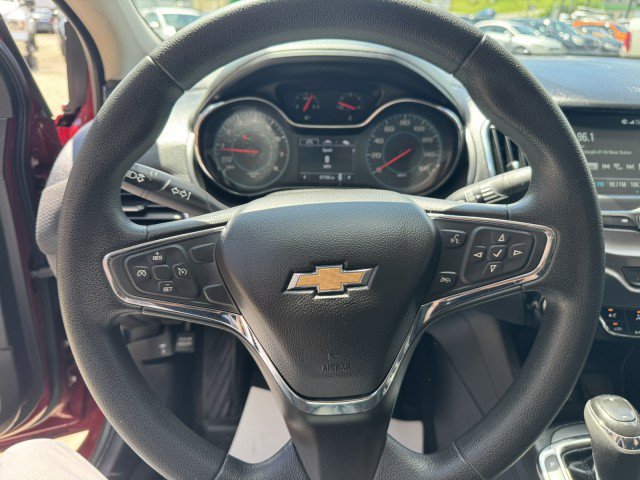 Used 2018 Chevrolet Cruze LT w/ Convenience Package FWD image 13