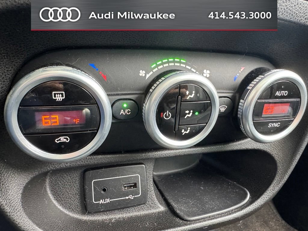 Used 2017 FIAT 500L Trekking w/ Premium Package FWD image 16