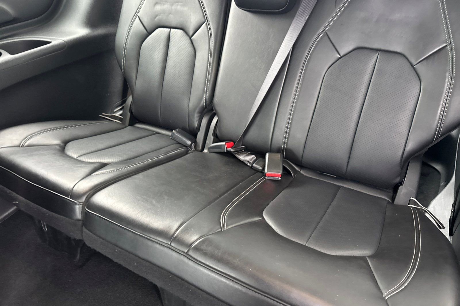 Used 2025 Chrysler Pacifica Select image 16