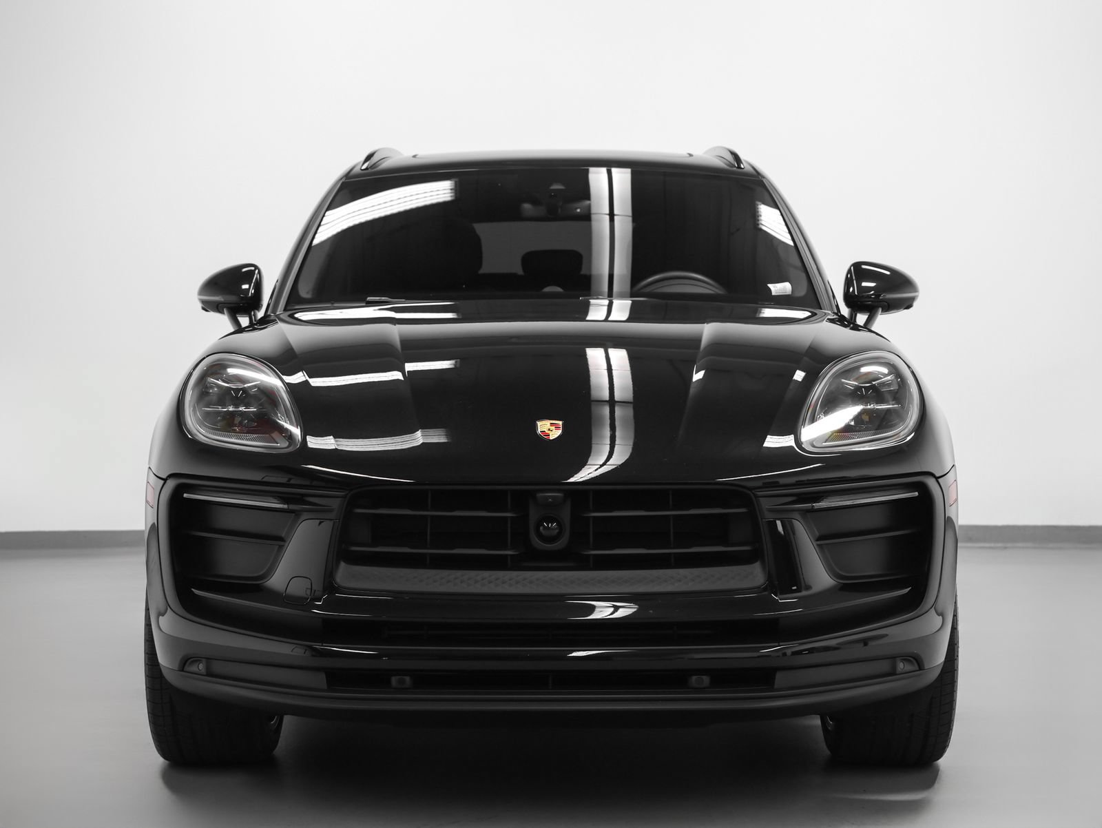Certified 2024 Porsche Macan AWD/4WD image 8