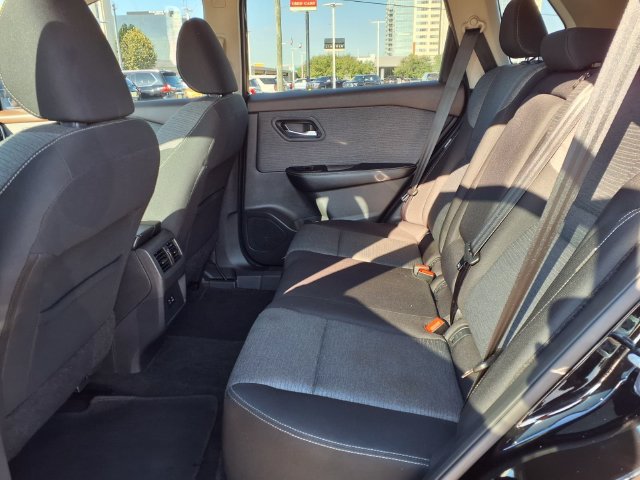 Used 2022 Nissan Rogue SV FWD image 5