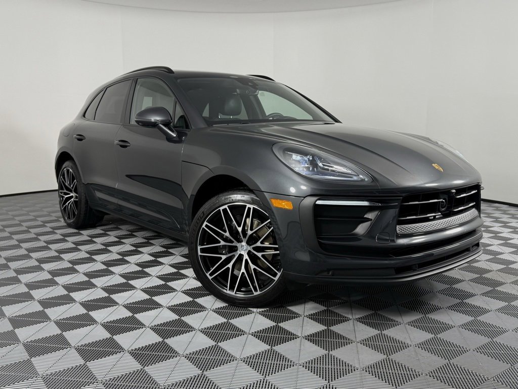 Certified 2025 Porsche Macan image 6