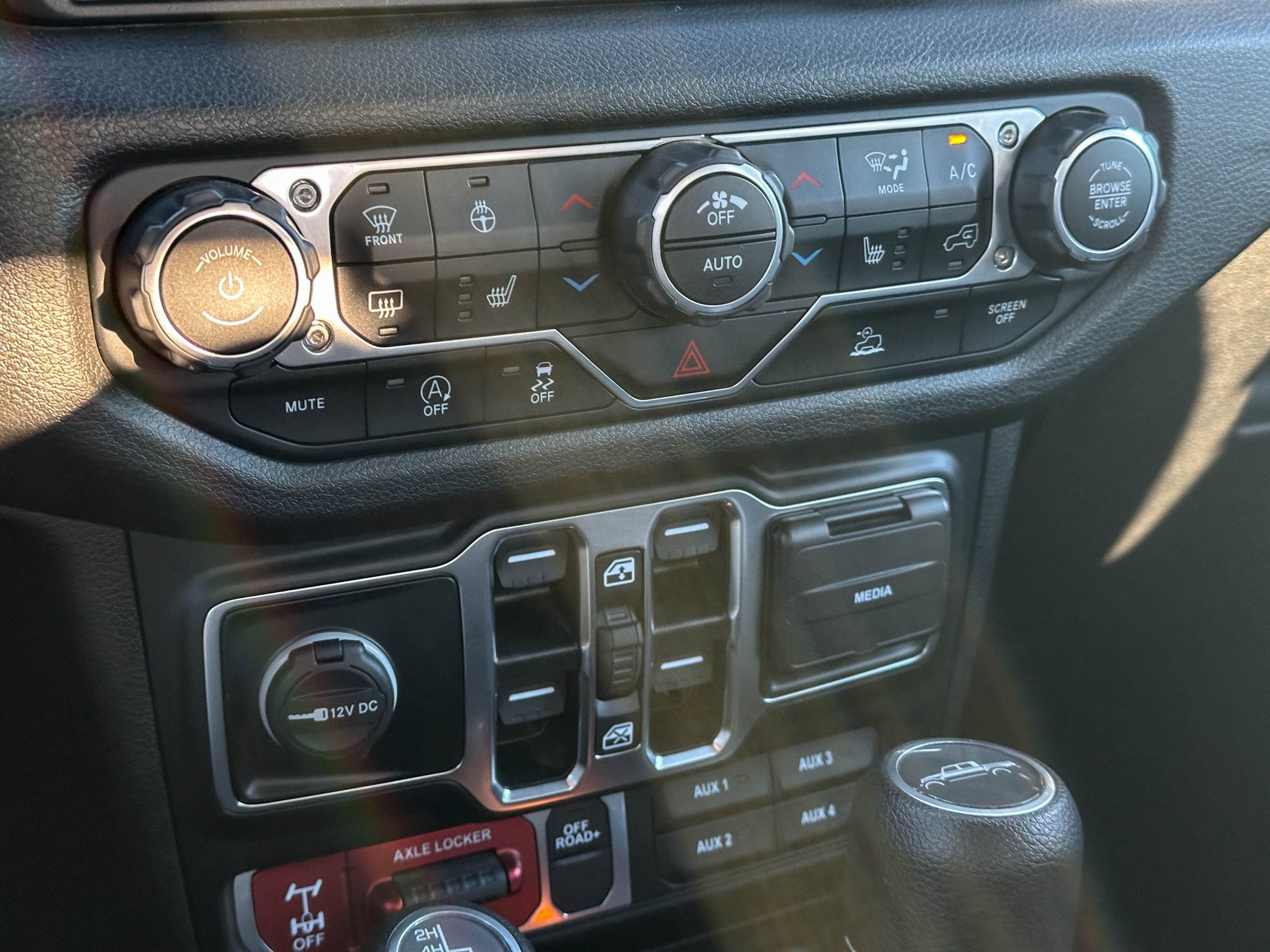 Used 2024 Jeep Gladiator Sport AWD/4WD image 34