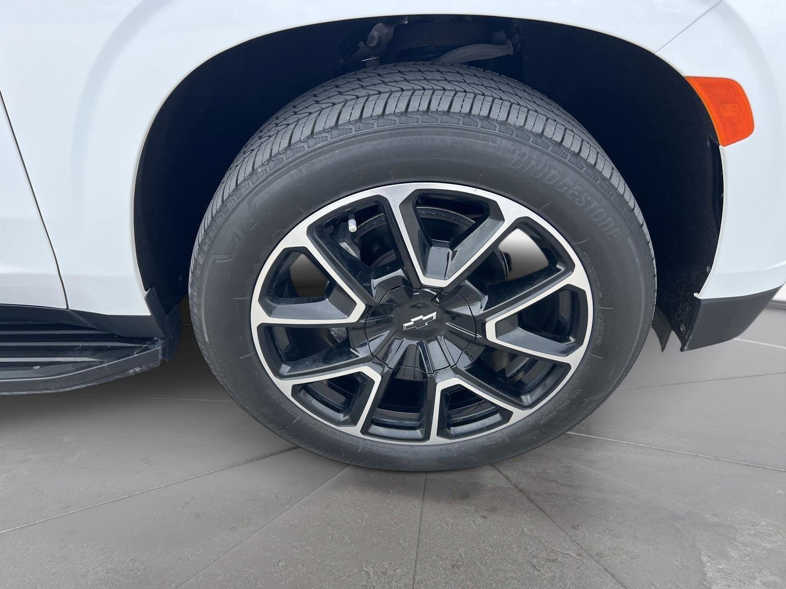 Used 2023 Chevrolet Suburban RST w/ Luxury Package image 11