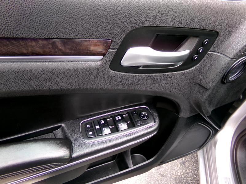 Used 2018 Chrysler 300 Limited image 12