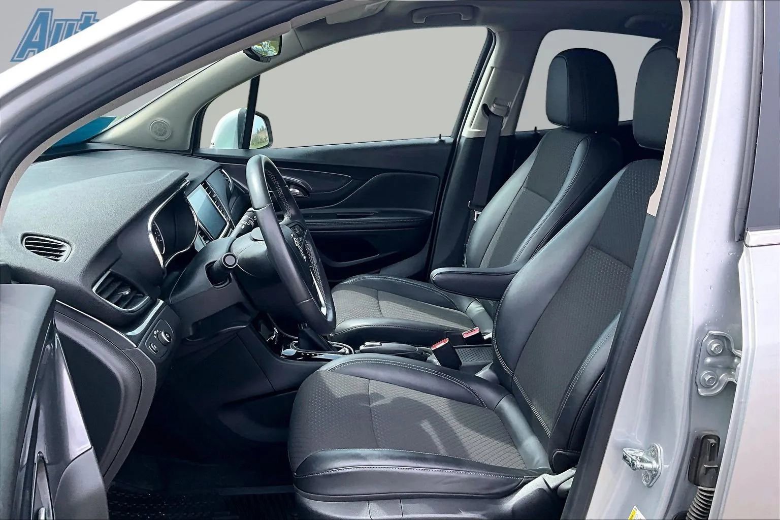 Used 2021 Buick Encore Preferred AWD/4WD image 27