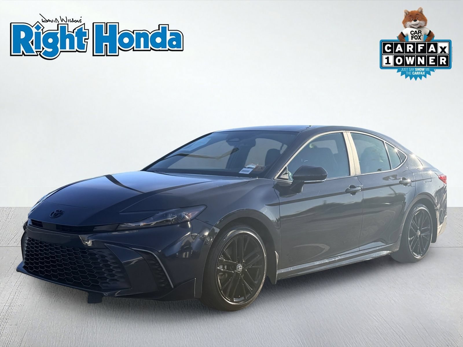 Used 2025 Toyota Camry SE w/ Convenience Package FWD image 1