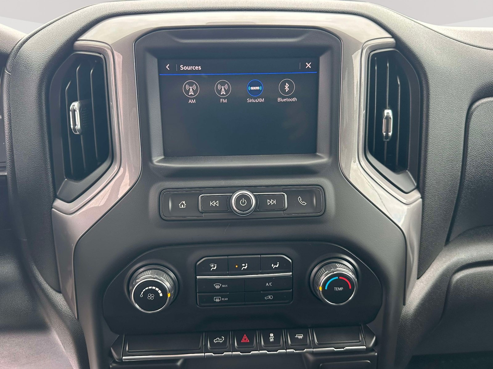 Used 2020 Chevrolet Silverado 1500 Custom w/ Custom Value Package RWD image 9