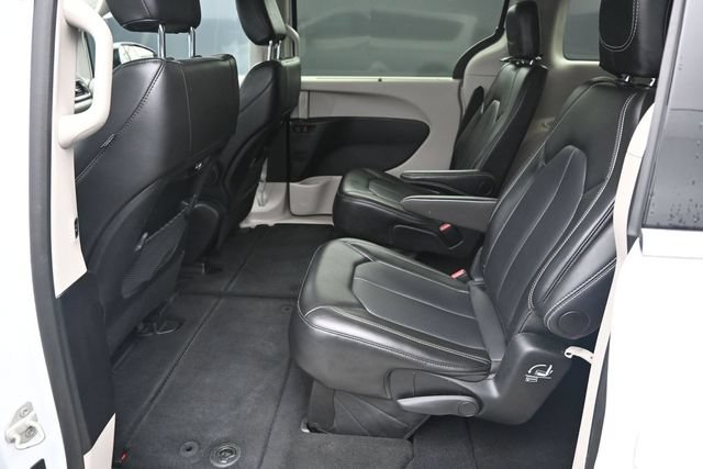 Used 2024 Chrysler Pacifica Touring-L FWD image 15