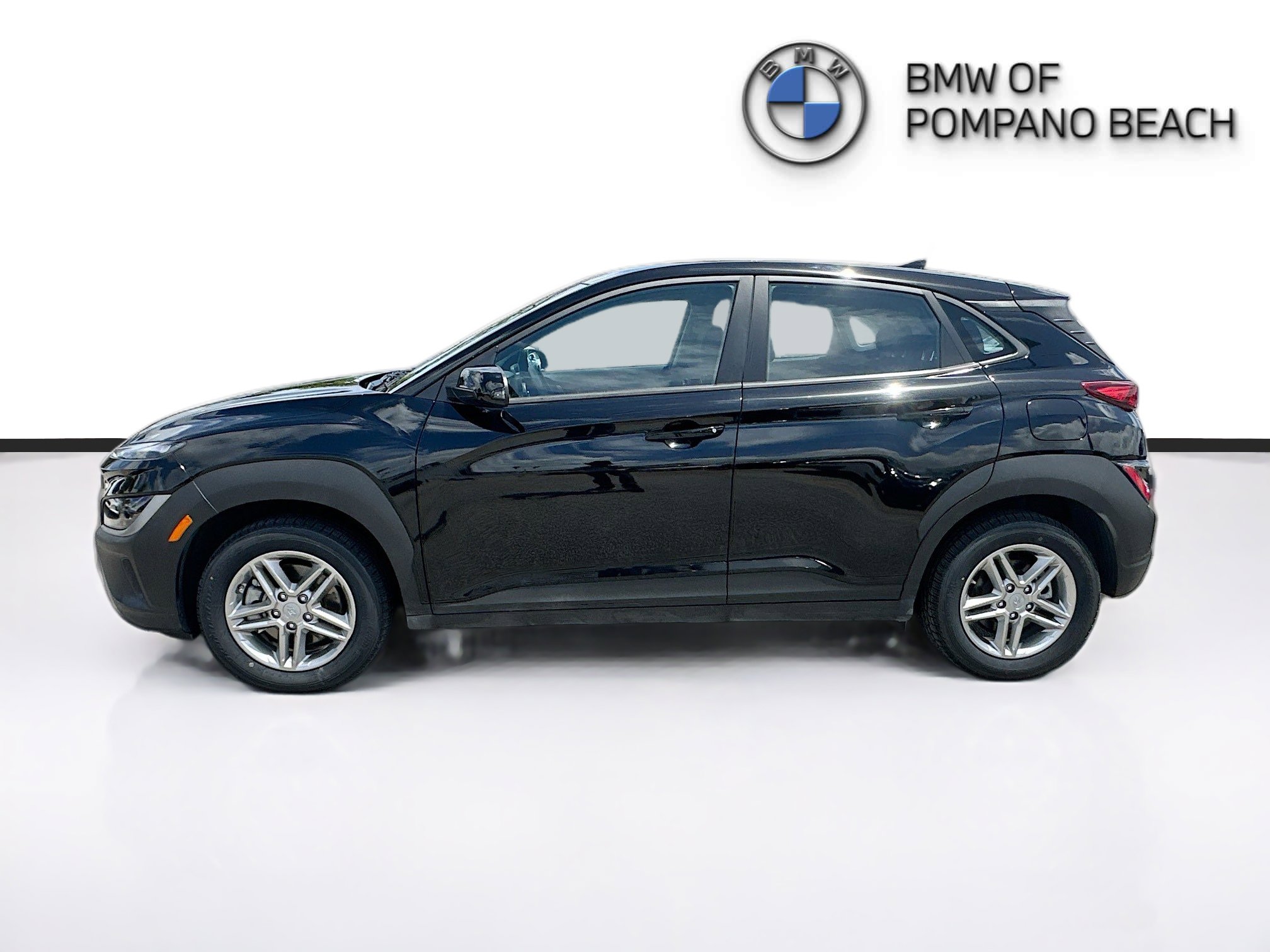 Used 2023 Hyundai Kona SE image 4