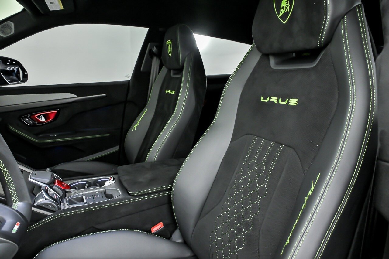 Used 2024 Lamborghini Urus Performante AWD/4WD image 24