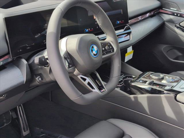 New 2026 BMW i5 eDrive40 w/ M Sport Package image 3